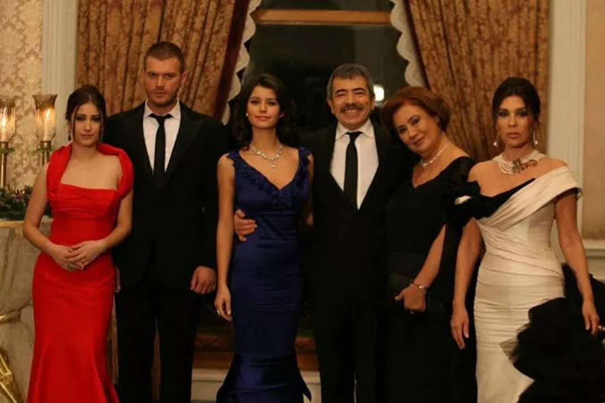 "Aşk-ı Memnu" serialının tanınmış aktirisası vəfat etdi - FOTO