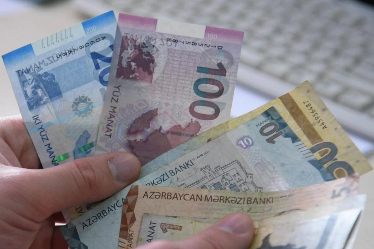 Azərbaycanda bəzi şəxslərin maaşları müəyyənləşdi